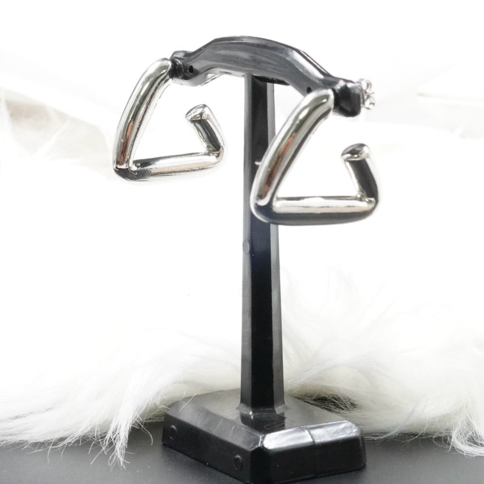 Miniatura 2 de ARETE TRIANGULO GRUESITO PLATEADO